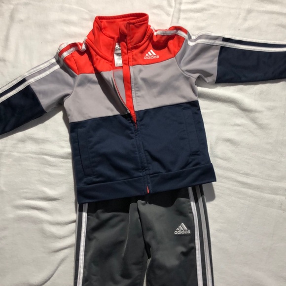 Adidas 2 Piece Jacket and Pants 3T - Picture 3 of 8